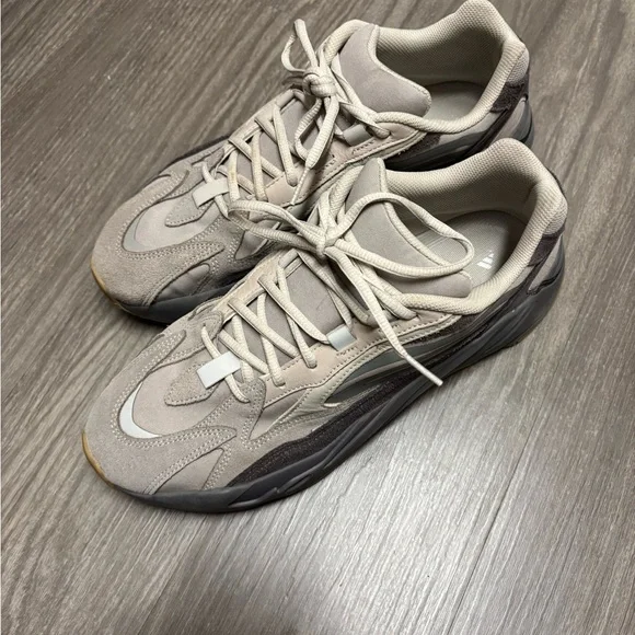 Yeezy 700 v2 tephra